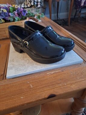 Lands' End Black Patent Leather Clogs 8M